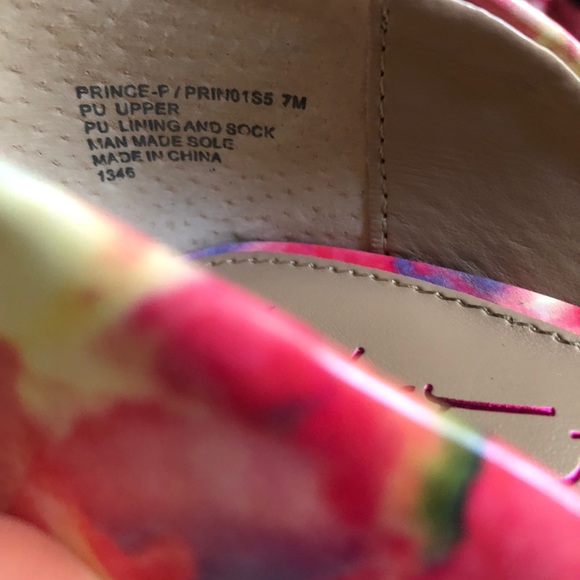 🌹🌸 RARE FINISH D’Orsay Pumps Abstract Floral by Betsey Johnson - Picture 12 of 12